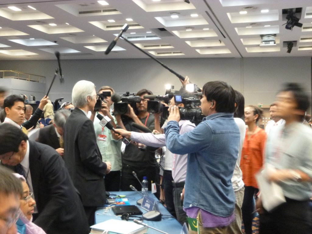 The Japanese delegate replies to questions from the press.